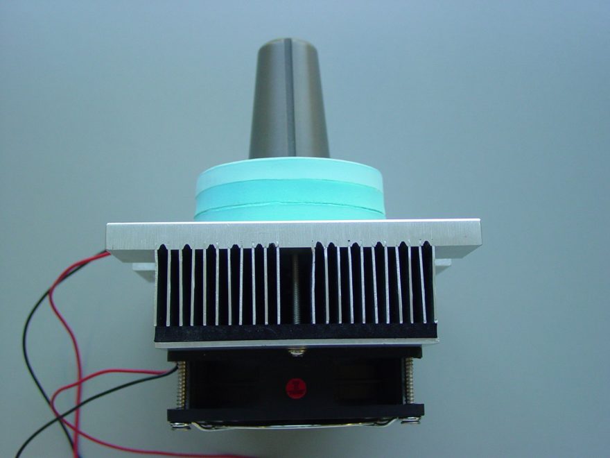 Thermoelectric cooling probe for different water-cooling applications